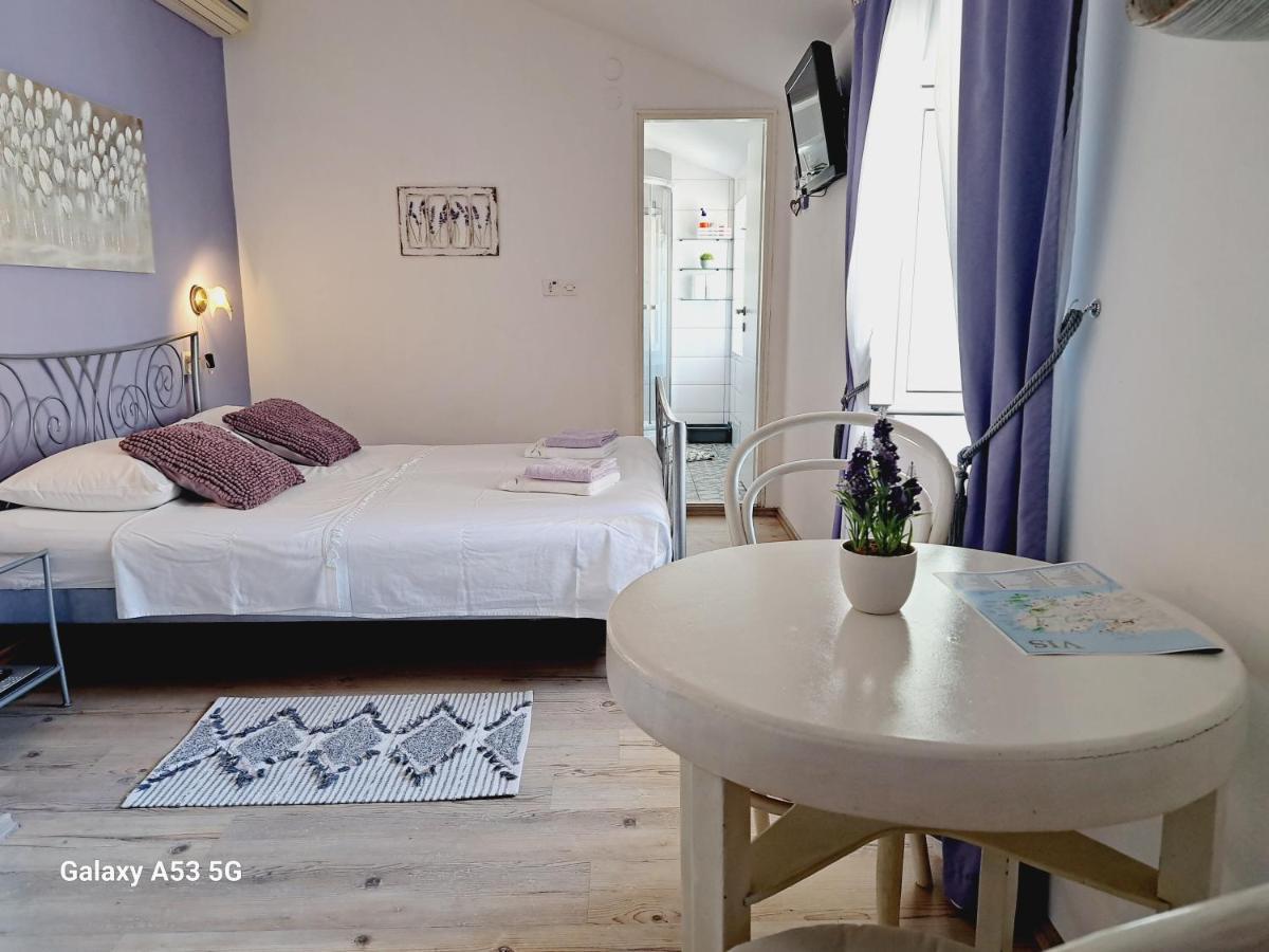 Heritage Rooms Kut Vis Exterior foto