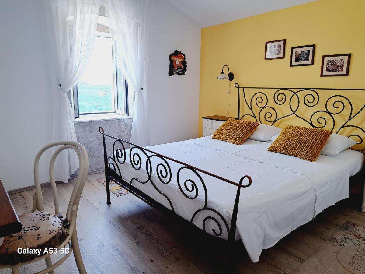 Heritage Rooms Kut Vis Exterior foto