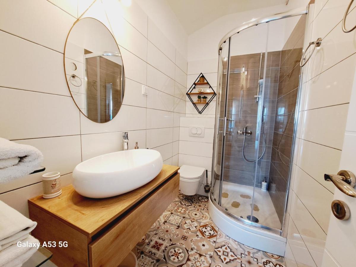 Heritage Rooms Kut Vis Exterior foto
