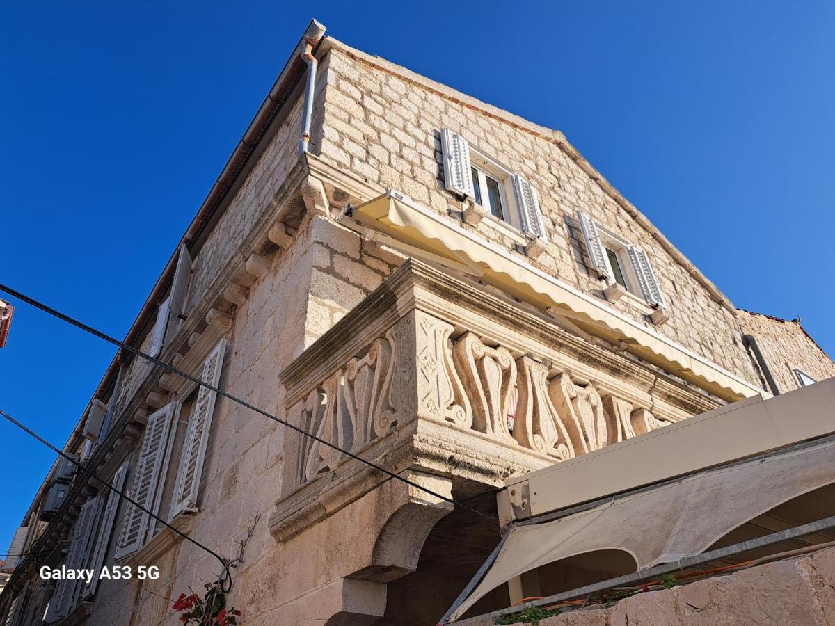 Heritage Rooms Kut Vis Exterior foto