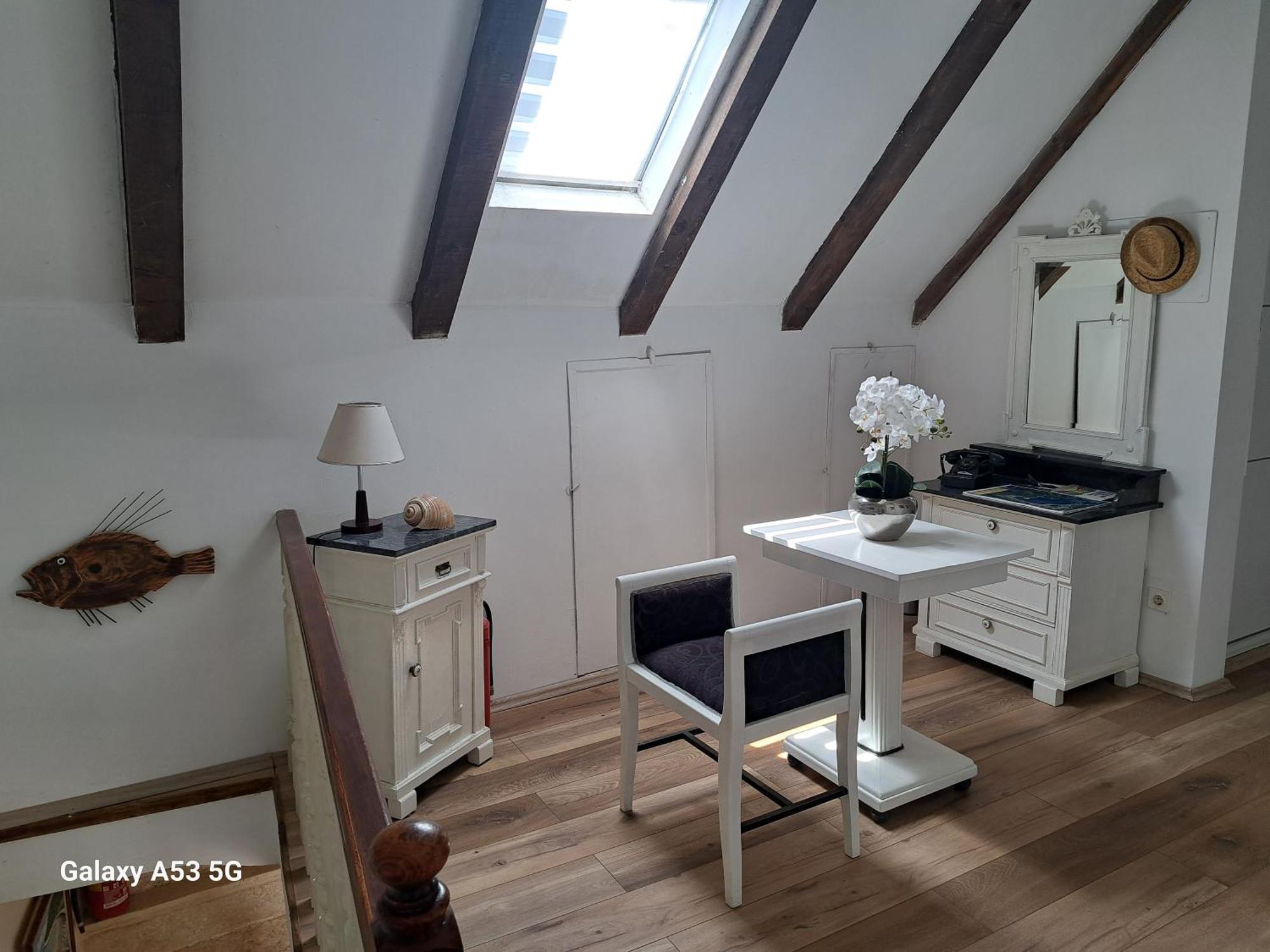 Heritage Rooms Kut Vis Exterior foto