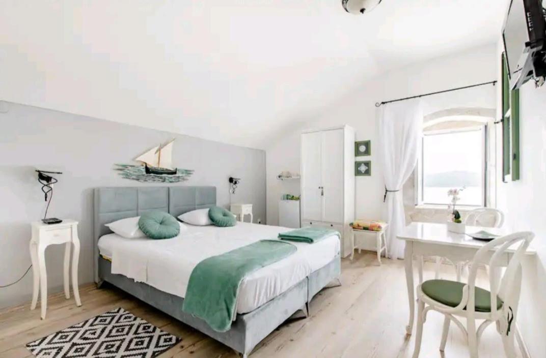 Heritage Rooms Kut Vis Habitación foto